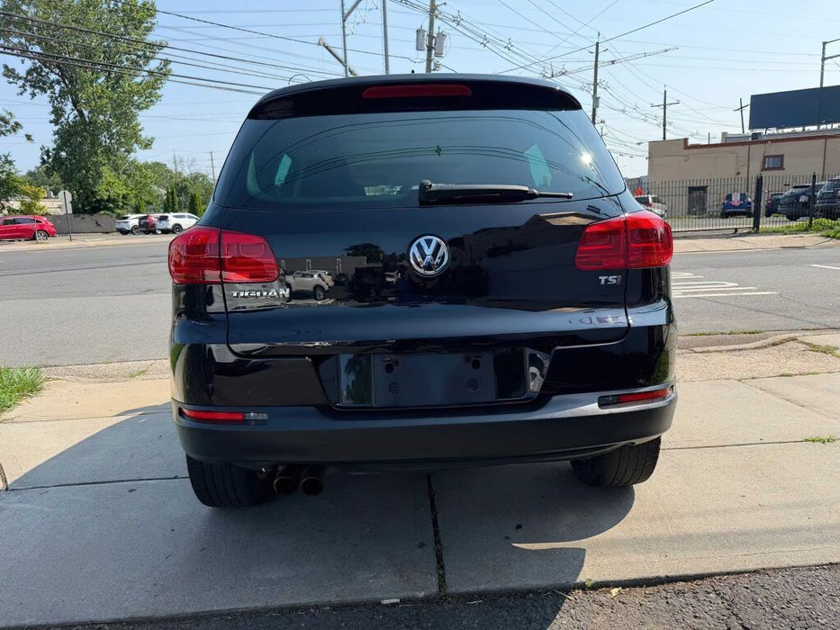 Volkswagen Tiguan      2016