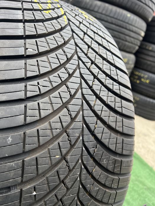 *Opona Goodyear 235/40/19 pojedynka