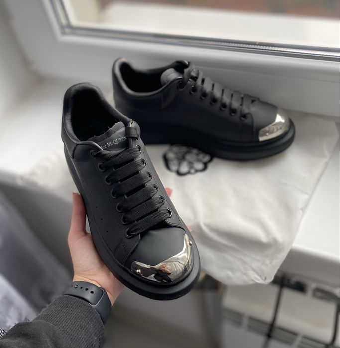 Alexander McQUEEN продаю