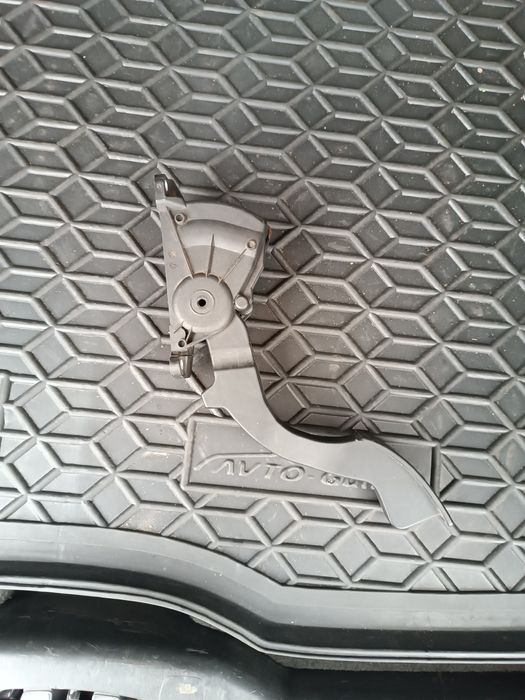 Педаль газу,акселератор.На Вольво V50