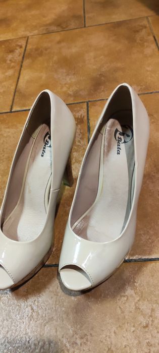 Buty skórzane lakierowane bata