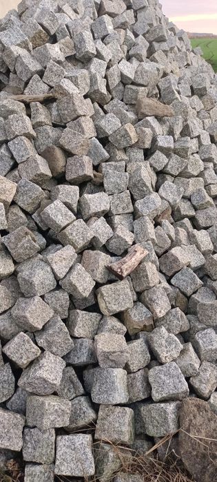 Granit kostka granitowa,stan bardzo dobry