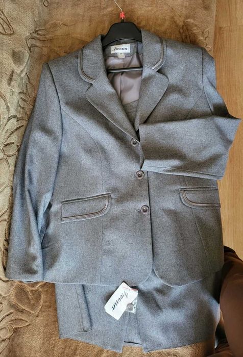 Szary kostium wizytowy Iwona