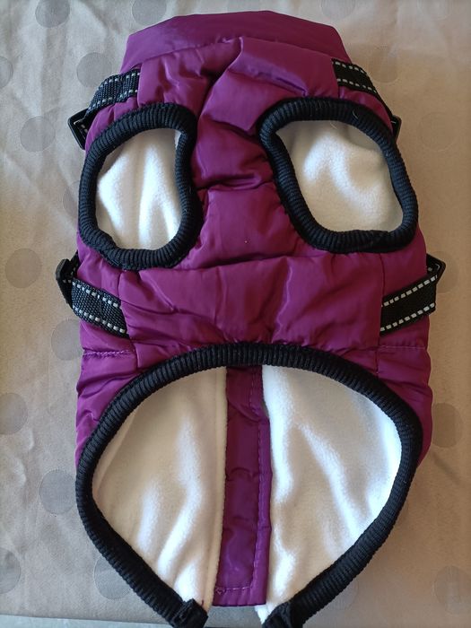 Capa com arnês para cão