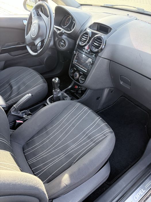 Opel Corsa 1.4 100km 2010r