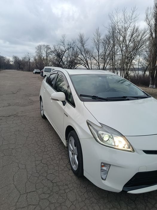 У продажі авто Toyota Prius 2014 3 покоління FL 1.8 AT (136 к.с.)