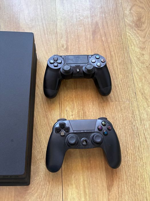 Playstation 4 + 2 comandos + 5 jogos | quase nova!