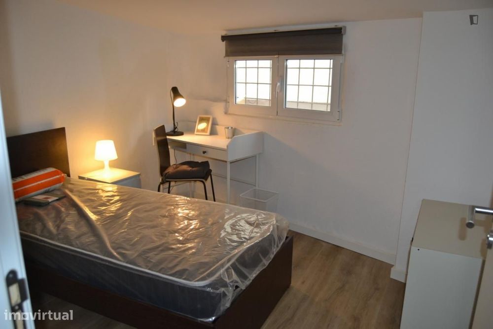 Quarto - localizado em Parque das Nações Lisbon