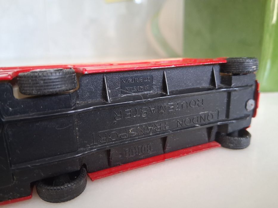 Carro miniatura Bus tipico inglês antigo