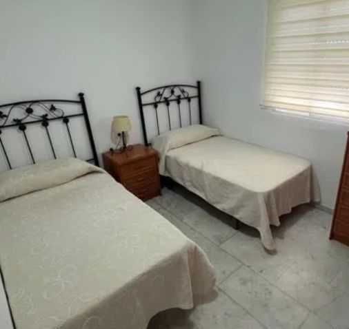 Arrendo T2 pronto a habitar