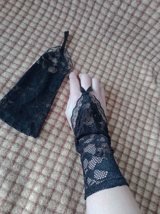 Rękawiczki zakładane na palec  z koronki