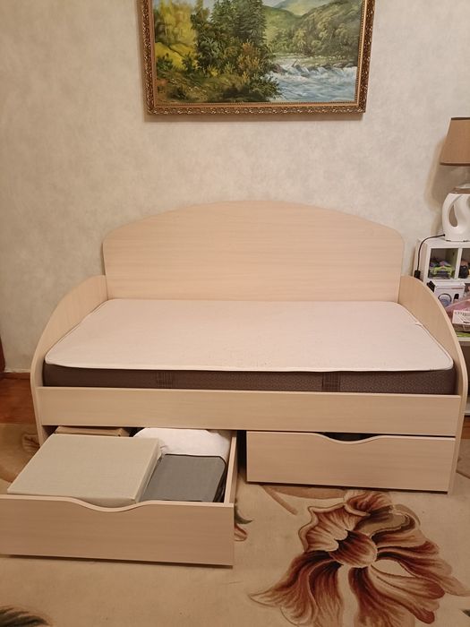 Продам дитяче ліжко та столик