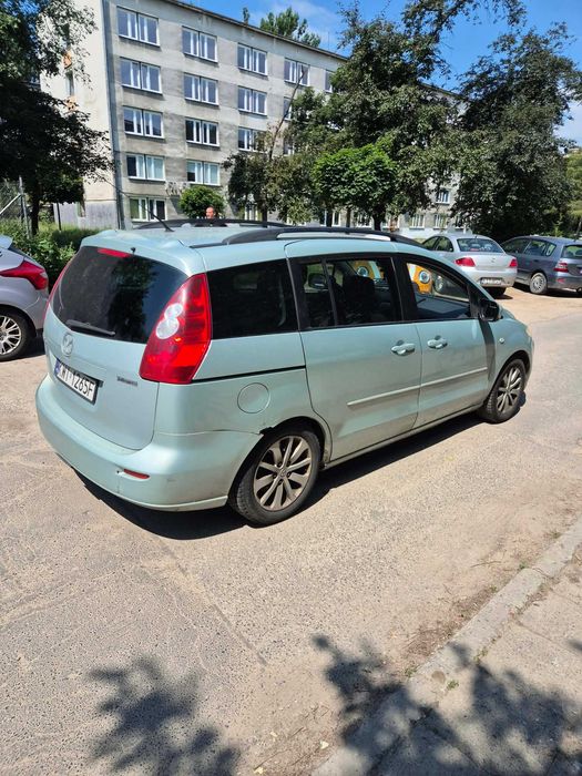 samochód mazda 5