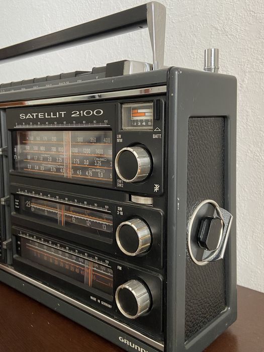 Радіо grundig satellit 2100 Німечина