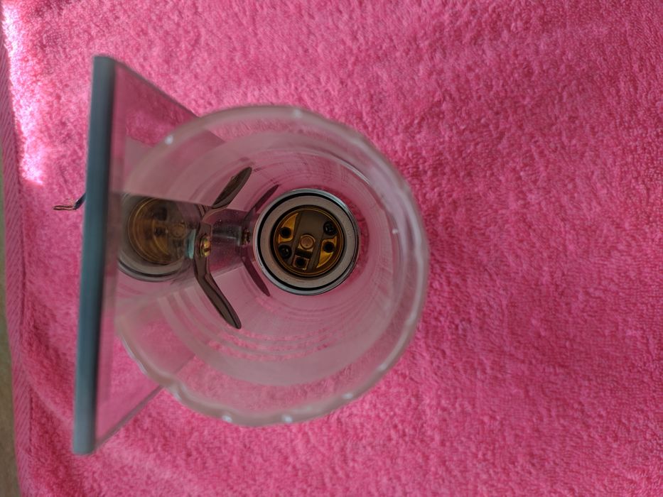 Невеликий світильник точковий на стіну