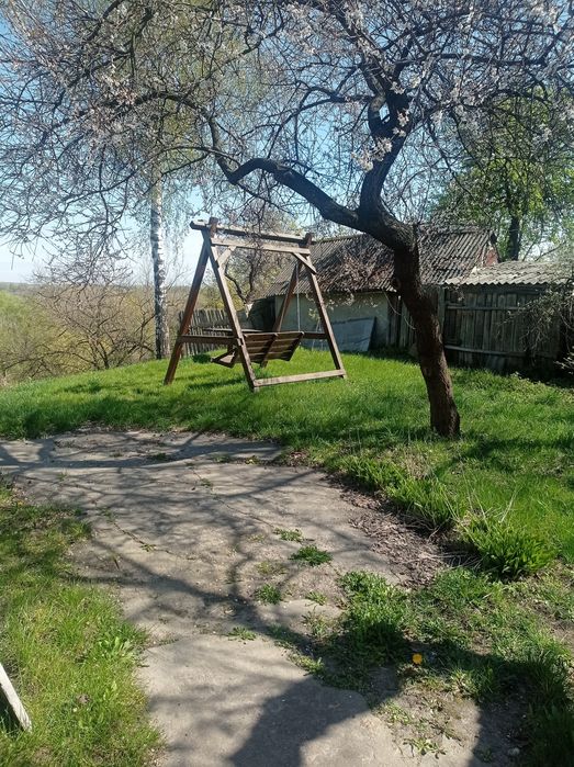 Окремо розташований будинок. 5сот. землі, є-ВІДНОВЛЕННЯ .