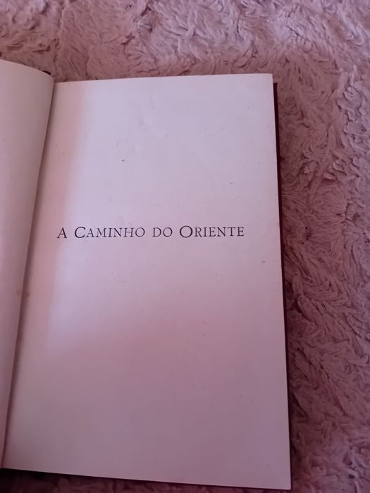 Livro Antigo A Caminho do Oriente