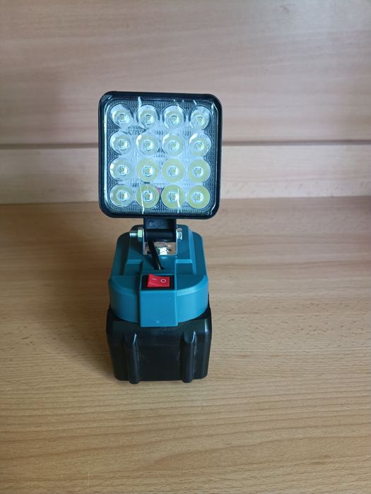 Аккумуляторный светодиодный прожектор Makita.