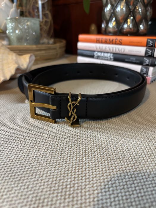 Cinto preto com pormenor dourado ysl