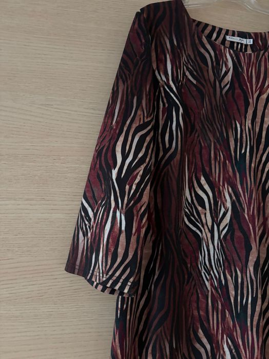 Elegancka sukienka do pracy rozm 50 bordowo beżowa