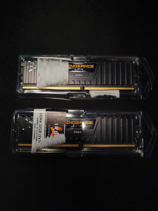 Corsair 16GB (2x8GB) 2400MHz CL16