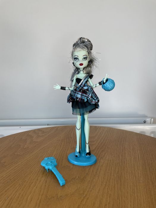 с подставкой Френкі Sweet 1600 Frankie Stein Monster High