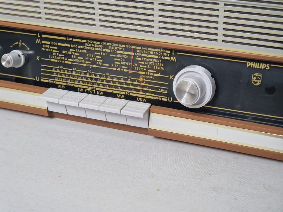 Rádio antigo reparado Philips