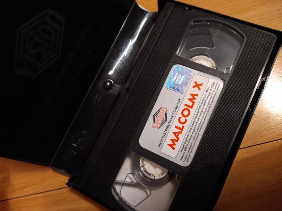 Komplet 9 kaset VHS Romans/Biograficzne/Animacja/Polskie
Lektor PL
