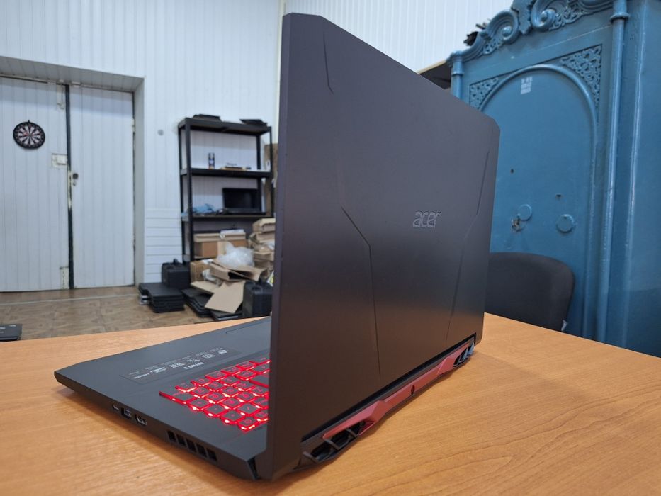 Acer Nitro 5 AN517-54 i5-11400H RTX 3050 Ti 4Gb DDR4 16Gb SSD + HDD
