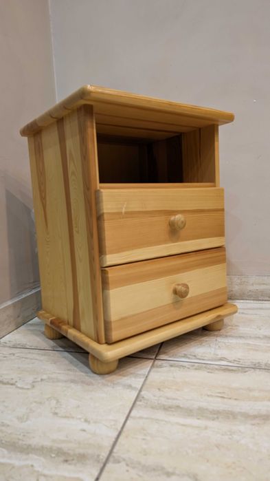 Szafka nocna z drewna sosnowego SN105