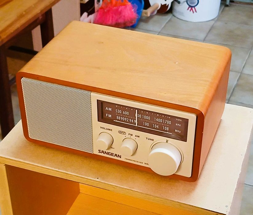 Rádio de mesa Sangean WR-11