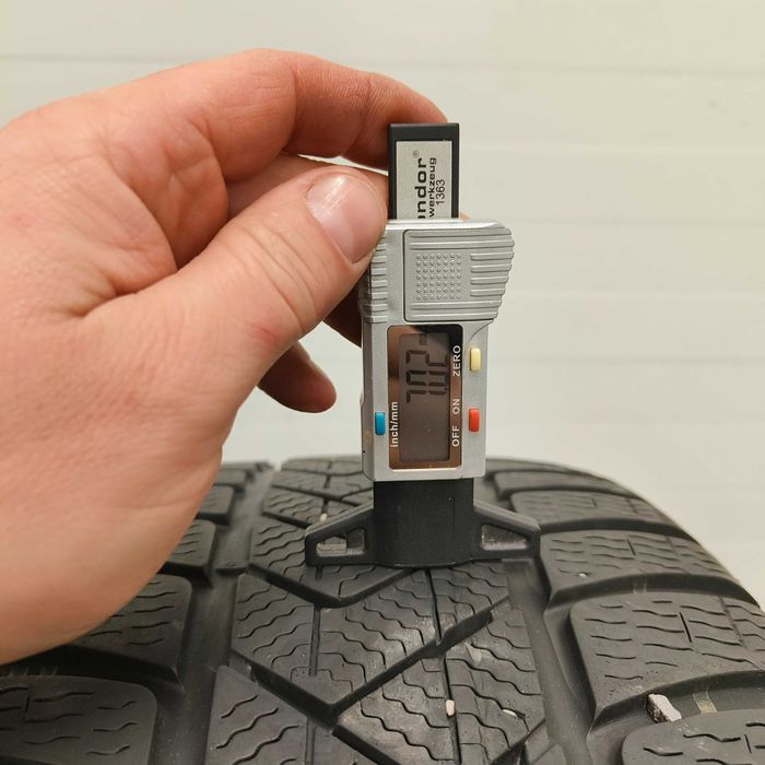 Opony zimowe 235/55/18 Pirelli Sottozero 3 2sztuki 7mm