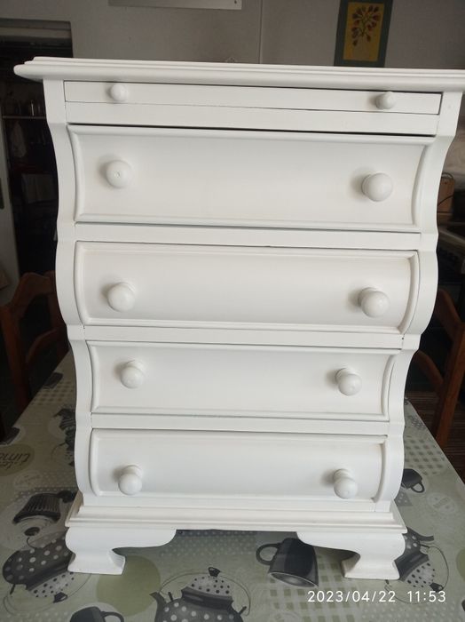 Móvel de apoio restaurado