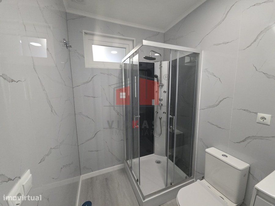 Apartamento T2 remodelado em Benfica