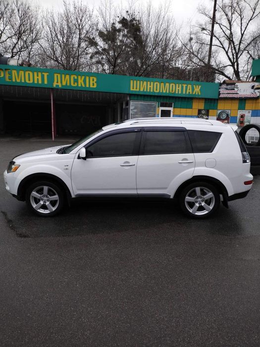 Mitsubishi Outlander XL