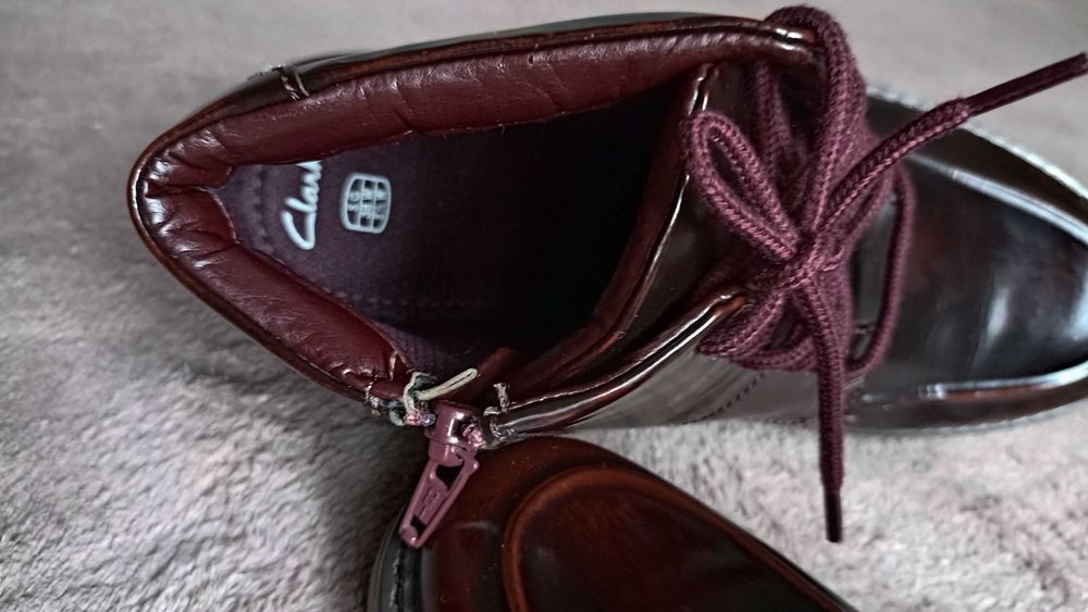 Шкіряні жіночі чоботи Clarks