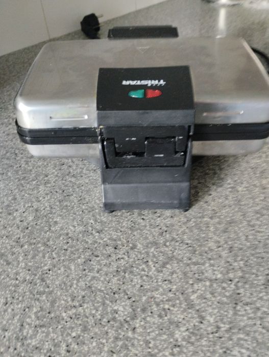 Torradeira e máquina de waffer