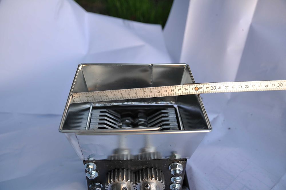 shredder dwuwałowy SUM ST-110, rozdrabniacz, młynek, kruszarka