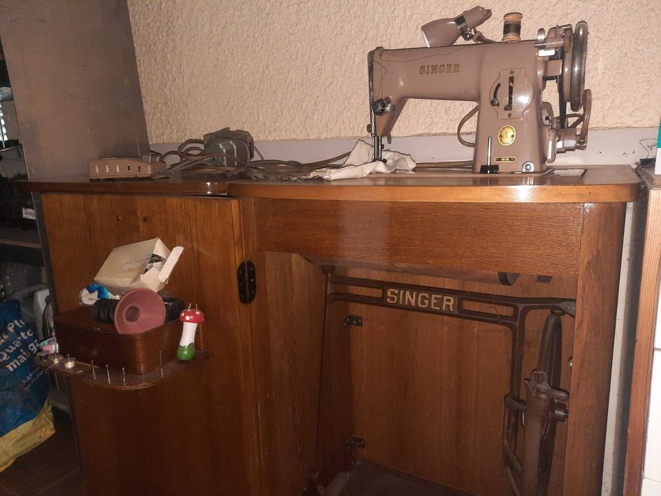 Maquina de costurar antiga Singer 191B 1959 com móvel