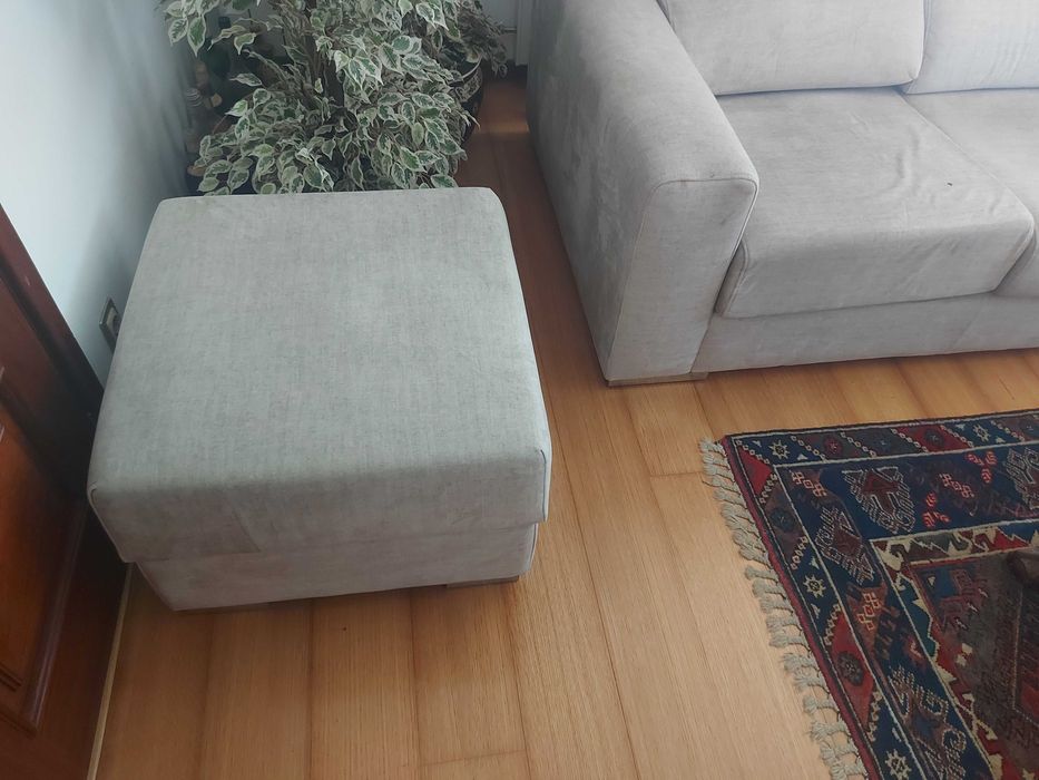 Sofá 3 lugares Chateau d'Ax + Puff