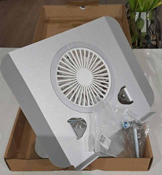 Suporte PC com base rotativa e sistema de refrigeração