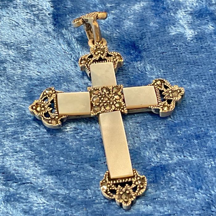 Cruz prata inglesa madre pérola vintage 5,5 cm