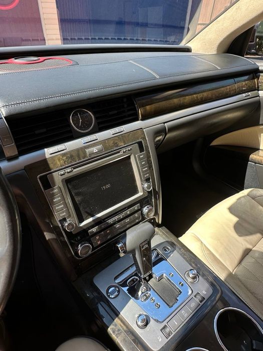 Volkswagen Phaeton 2012