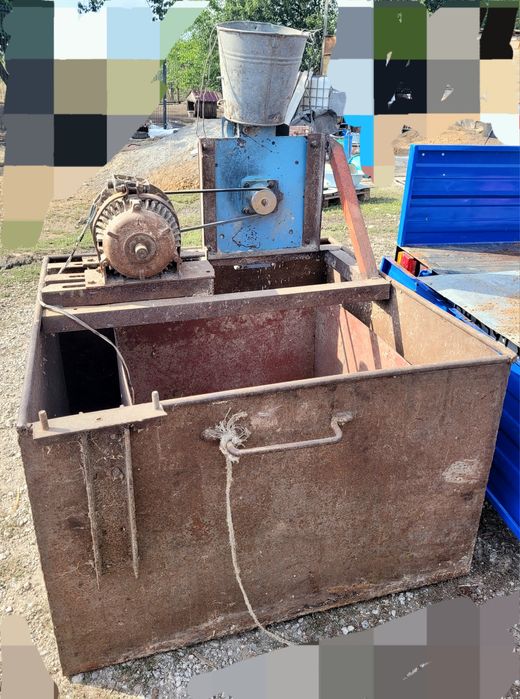 Подрібнювач зерна, кукурудзи