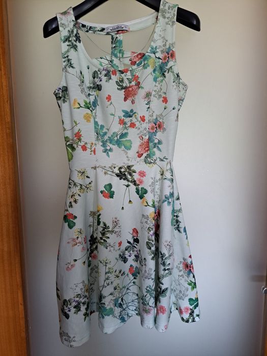 Vestido florido Pull & Bear