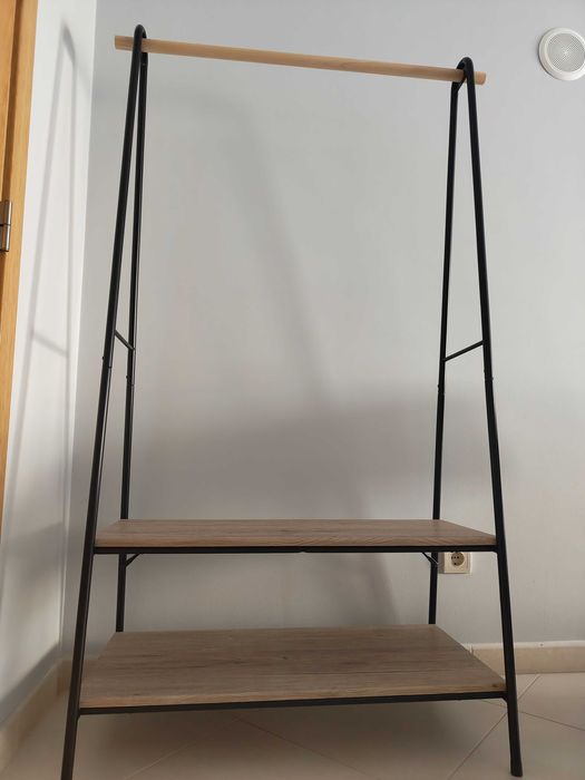 Estante com sapateira