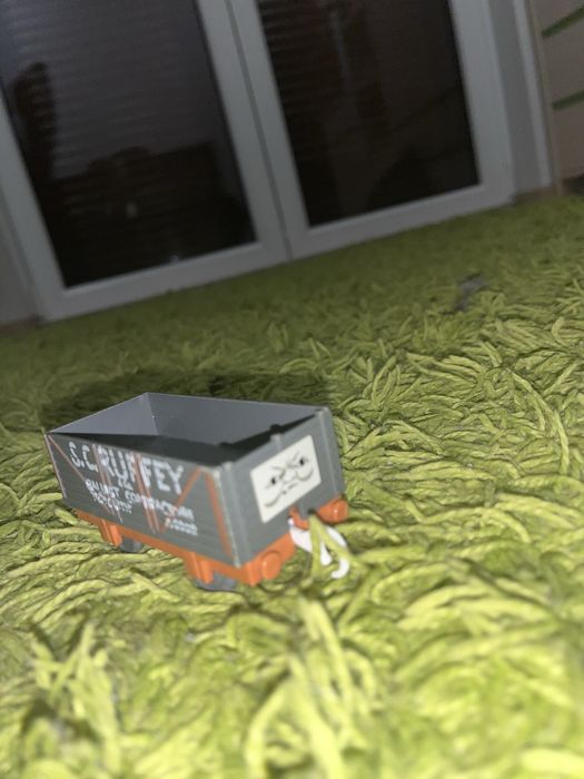 Tomek i Przyjaciele TOMY – lokomotywa + 2 wagony | sprawna, jeździ