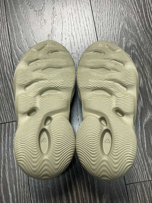 Yeezy Foam Runner RNNR жіночі оригінал тапки сандалі їзі шльопанці