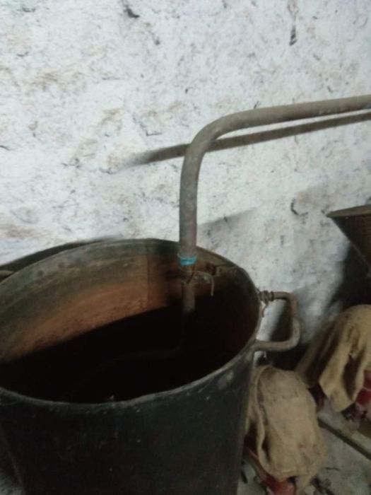 Alquitarra  (tipo de alambique) em  cobre