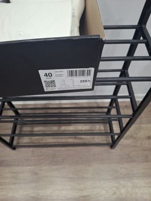 Buty białe lakierowane za kostkę
